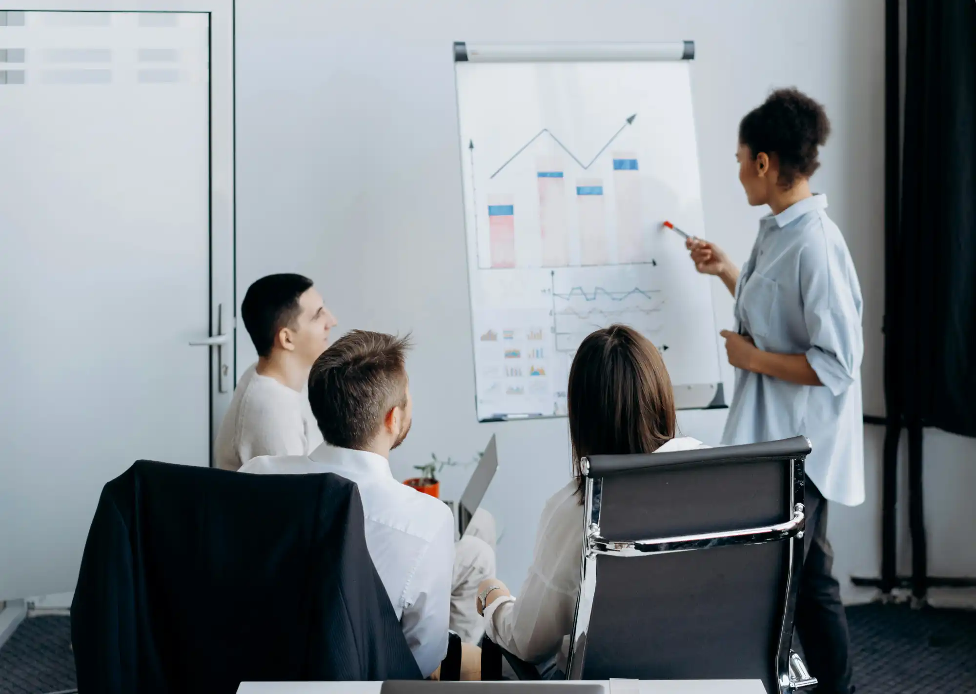 Equipo de trabajo en reunión